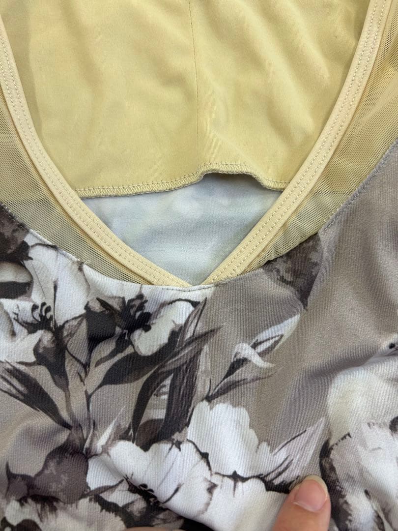 unoa レオタード　ＭＬサイズ