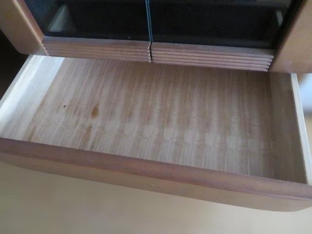 食器棚（右）カキウチ家具工業　60AVボード