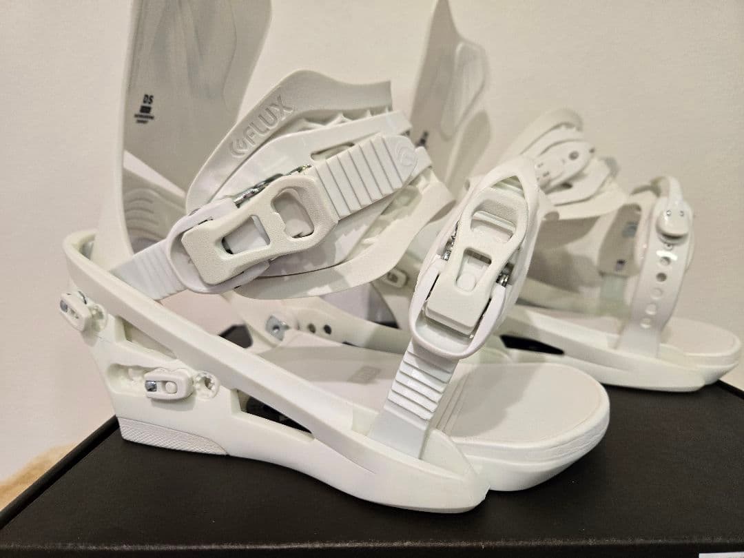 FLUX DS 23-24モデル White スノーボードビンディング