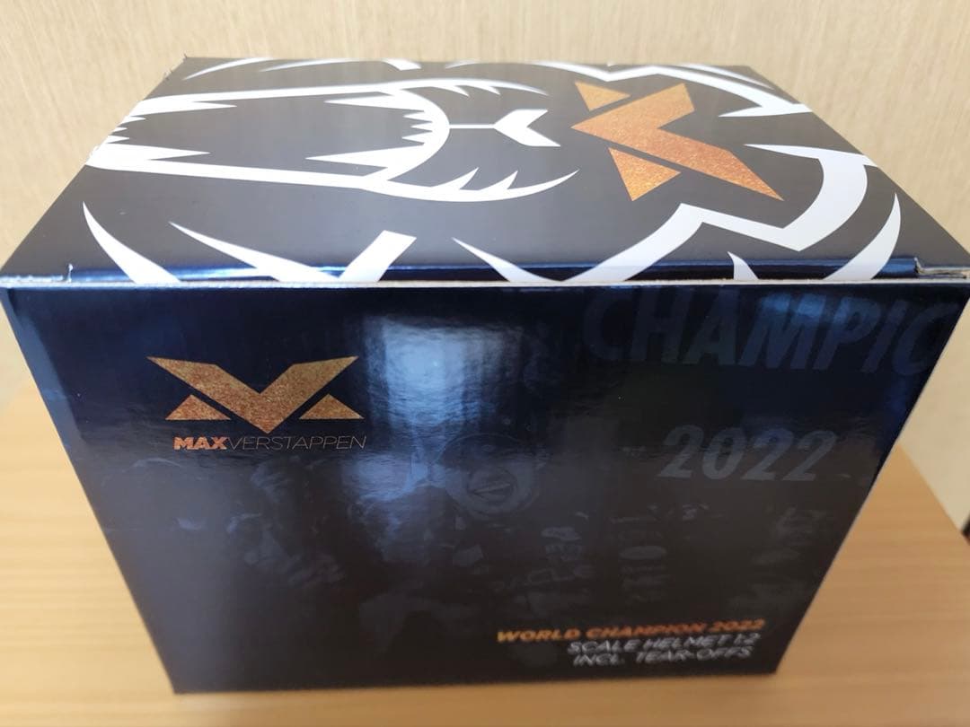 マックス・フェルスタッペン レッドブル1/2ヘルメット2022年チャンピオン仕様