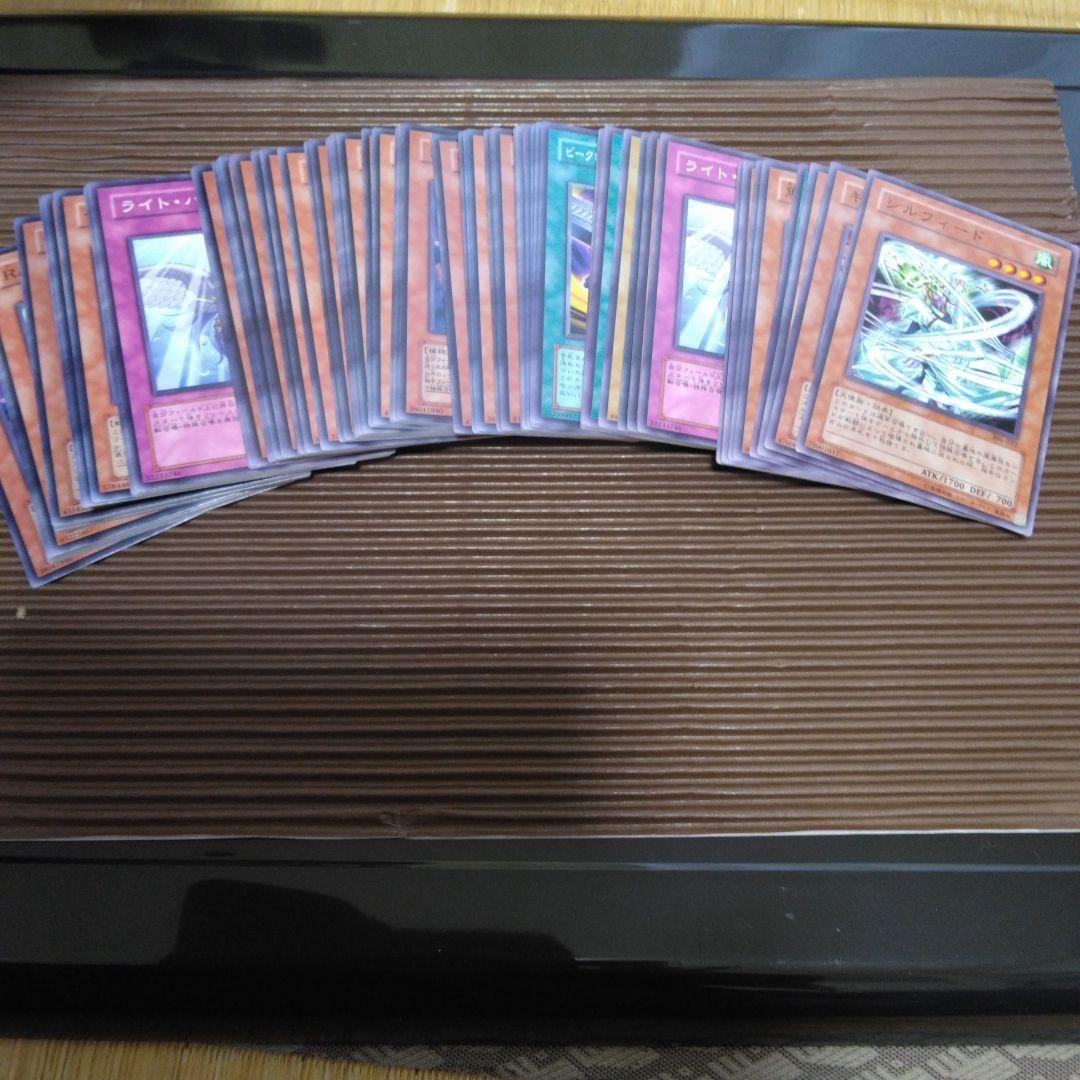 遊戯王OCG の缶で中身はありませんでしたおまけで違う遊戯王のカードをつけます