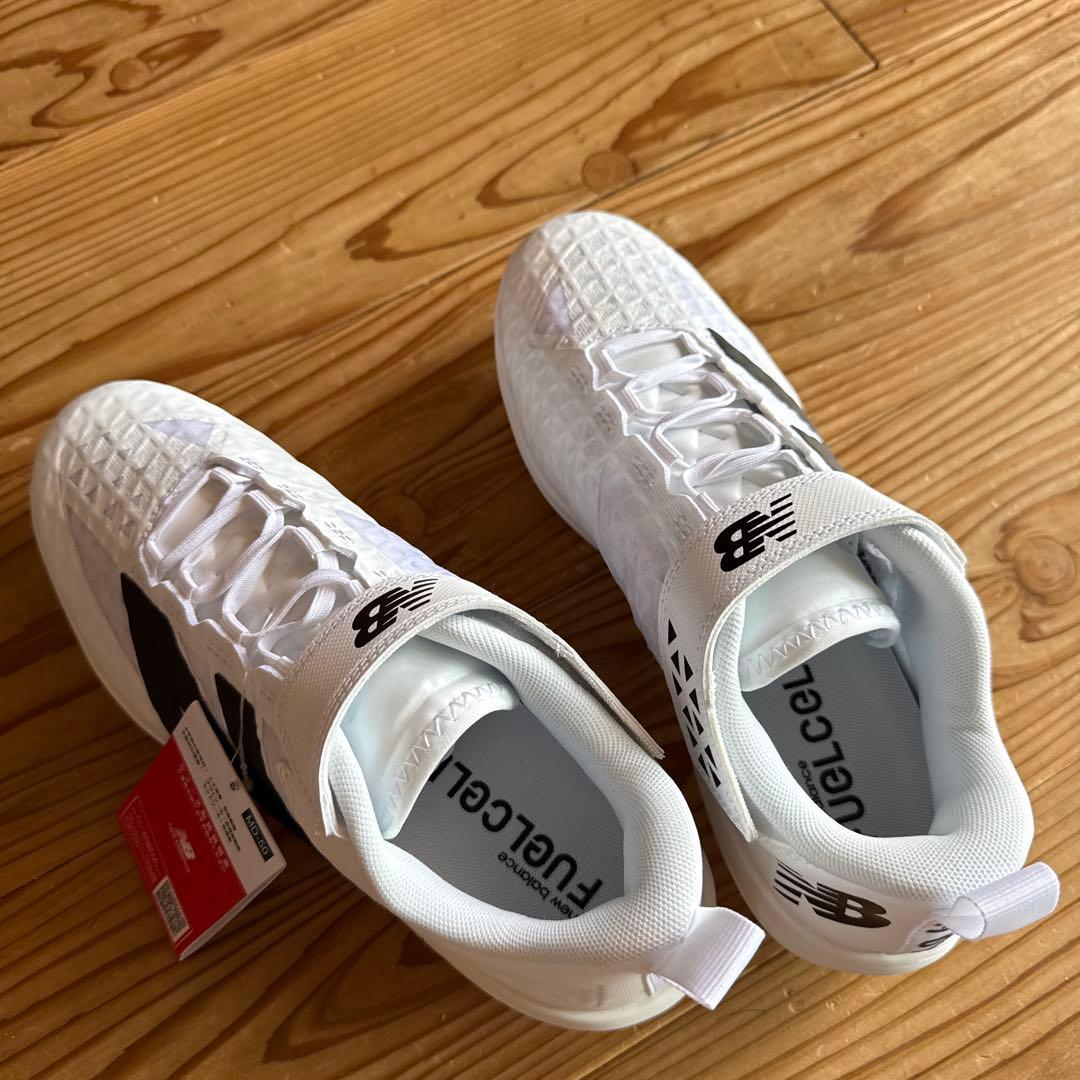 New Balance 野球スパイク ホワイト