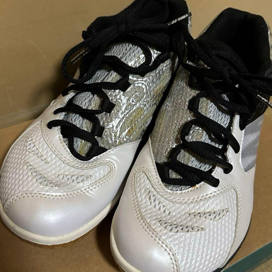 【新品】YONEX COMFORT Z WMDバドミントンシューズ 24.0cm