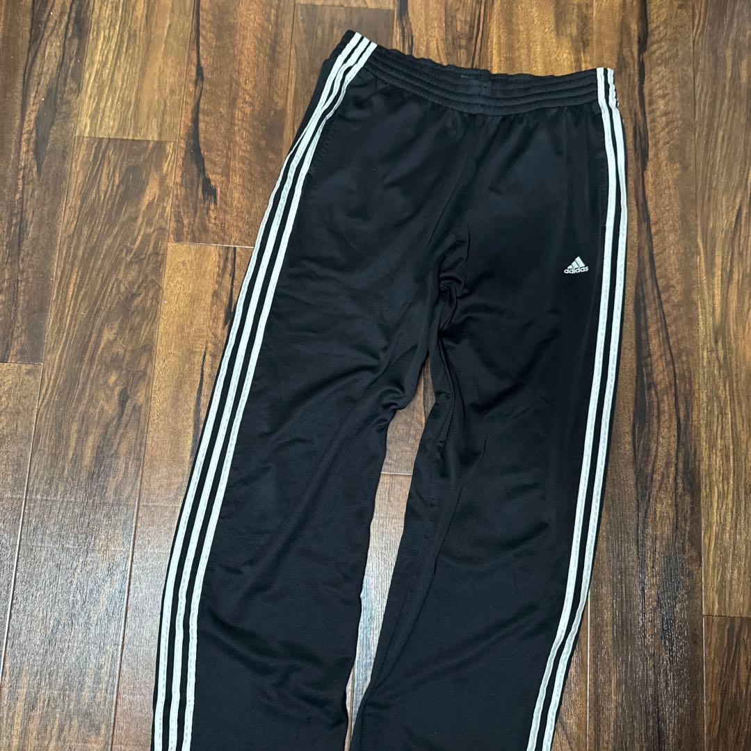 adidas トラックパンツ ☺︎値下げ可能です。