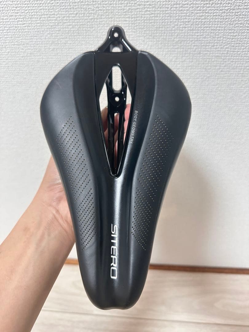 Specialized Sitero サドル 143mm