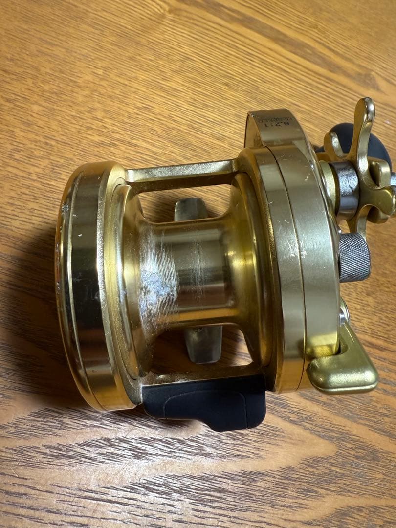Shimano スコーピオンオシアジガー2000 ベイトリール ゴールド