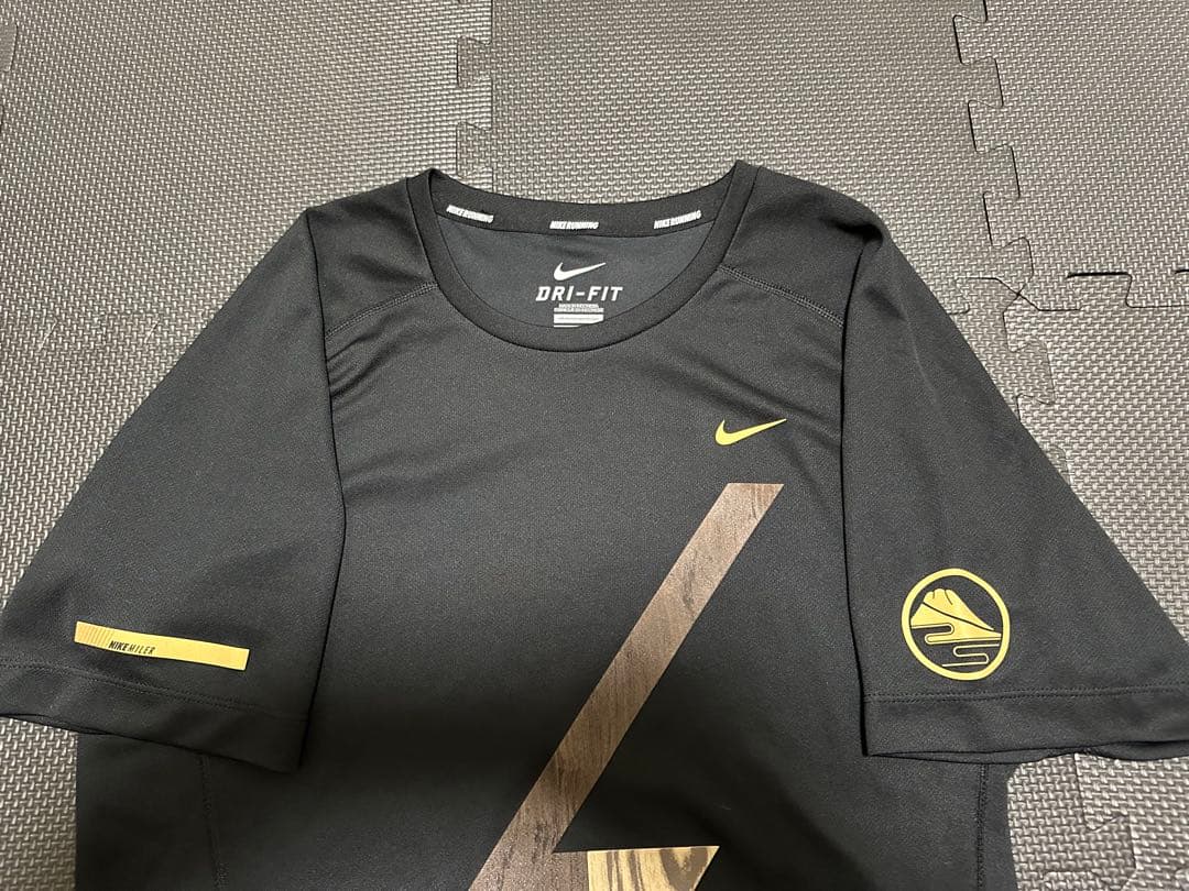 【希少】Nike DRI-FIT 稲妻デザイン EKIDEN PACK 箱根駅伝