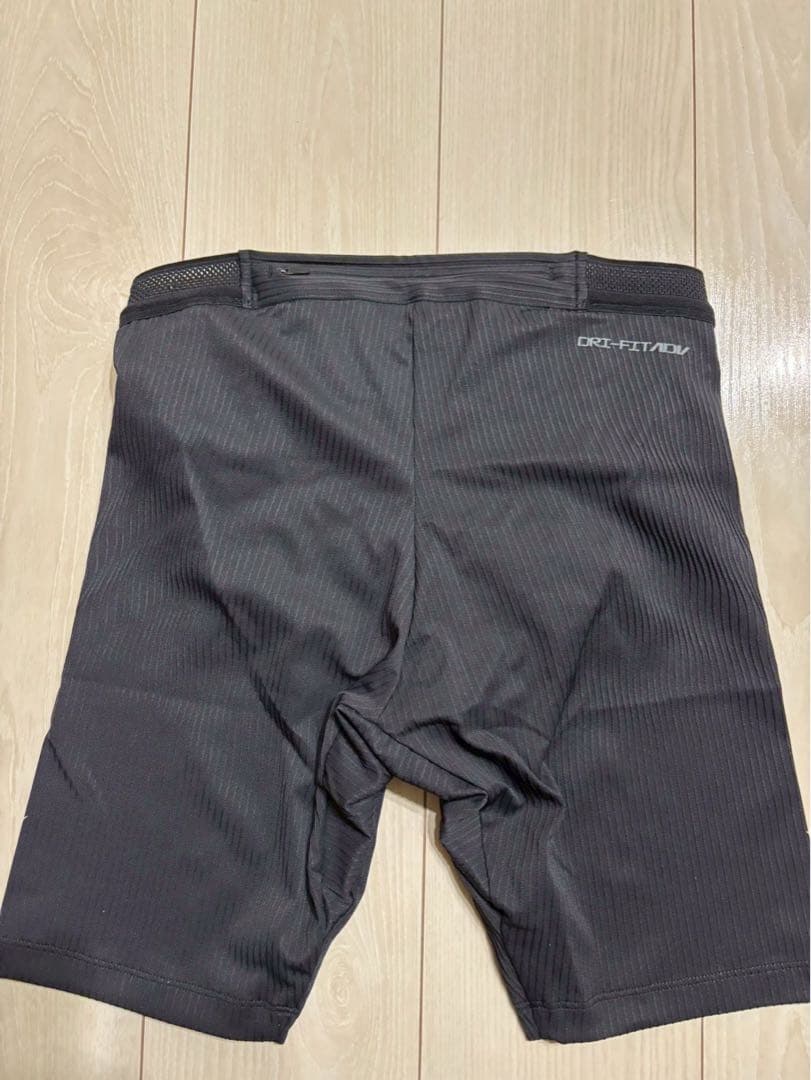 新品未使用　ナイキ　エアロスイフト　ハーフタイツ　ブラックM