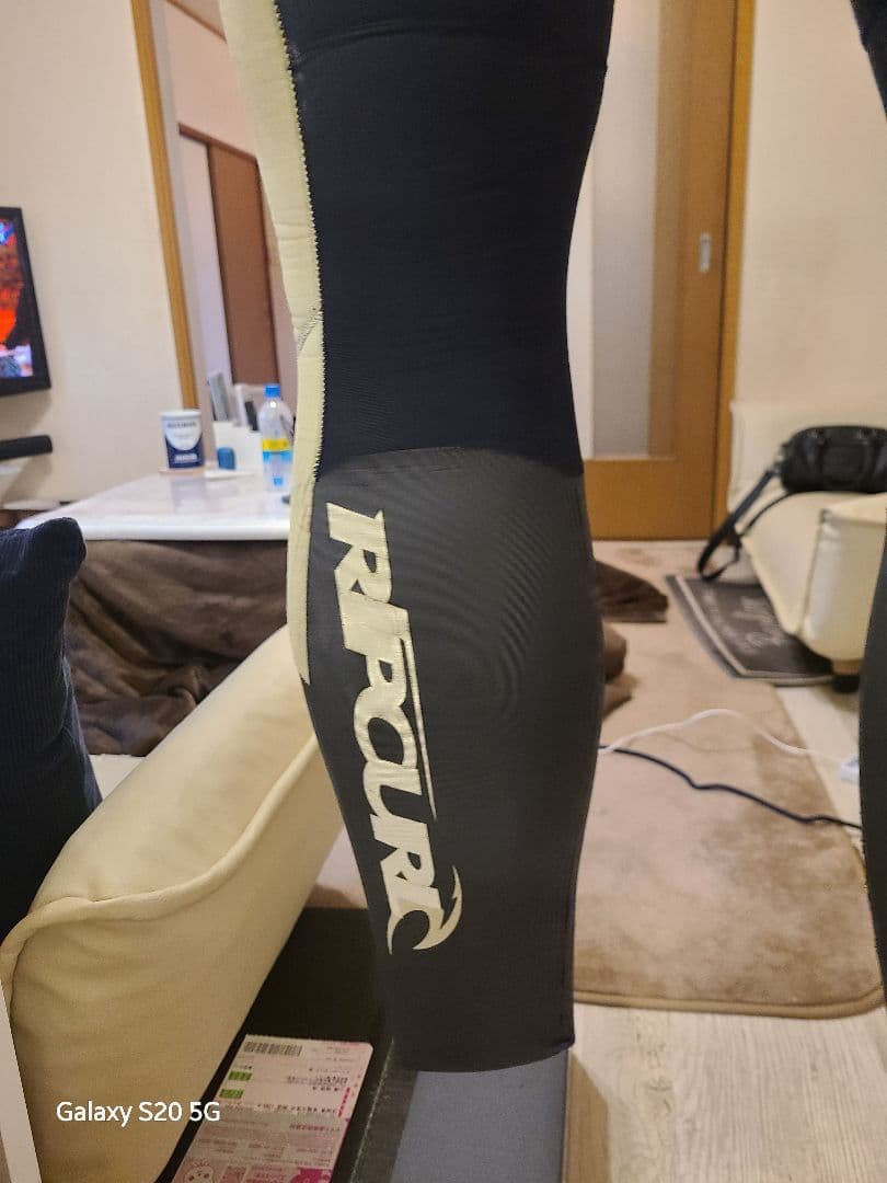 RIP CURL 5×3mmフルスーツ　ラバーフラップジップ