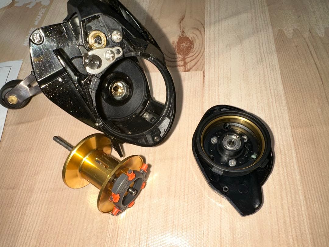 SHIMANO バスワンXT 150（右ハンドル仕様） ベイトリール
