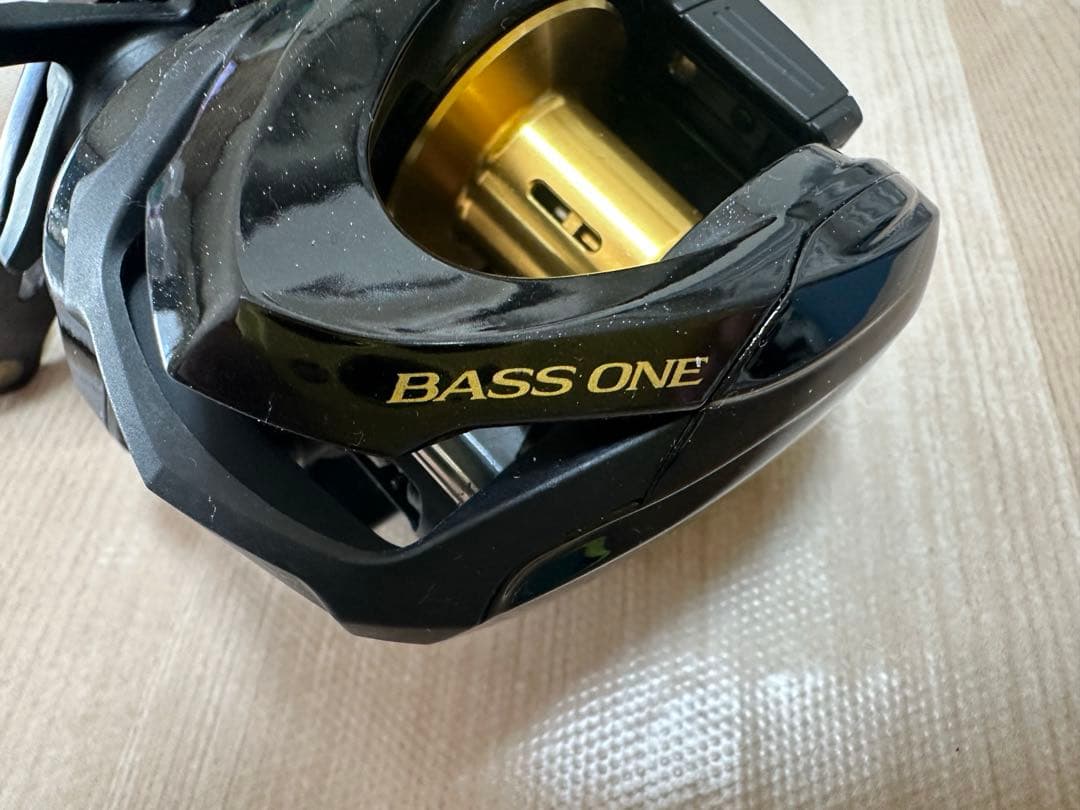 SHIMANO バスワンXT 150（右ハンドル仕様） ベイトリール