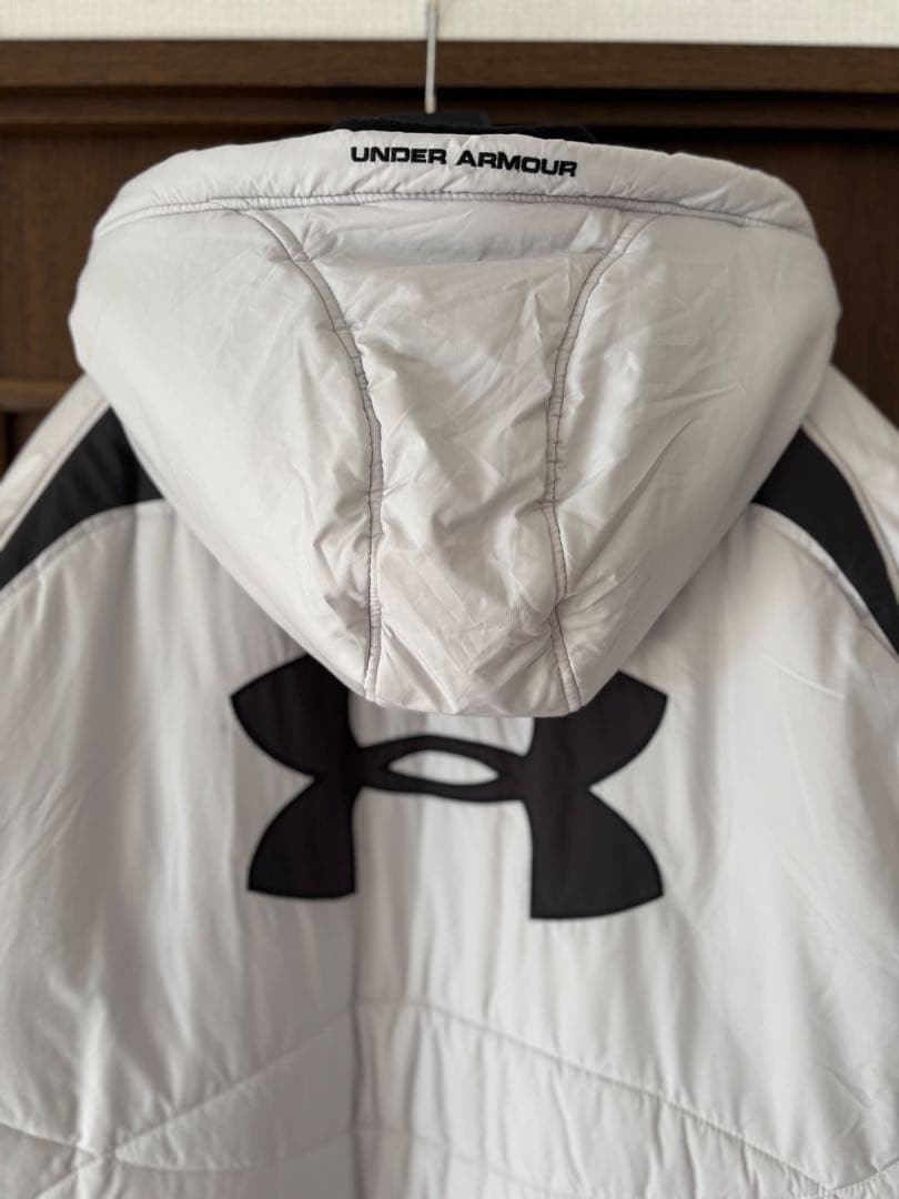 Under Armour ベンチコート ライトグレー/ブラック
