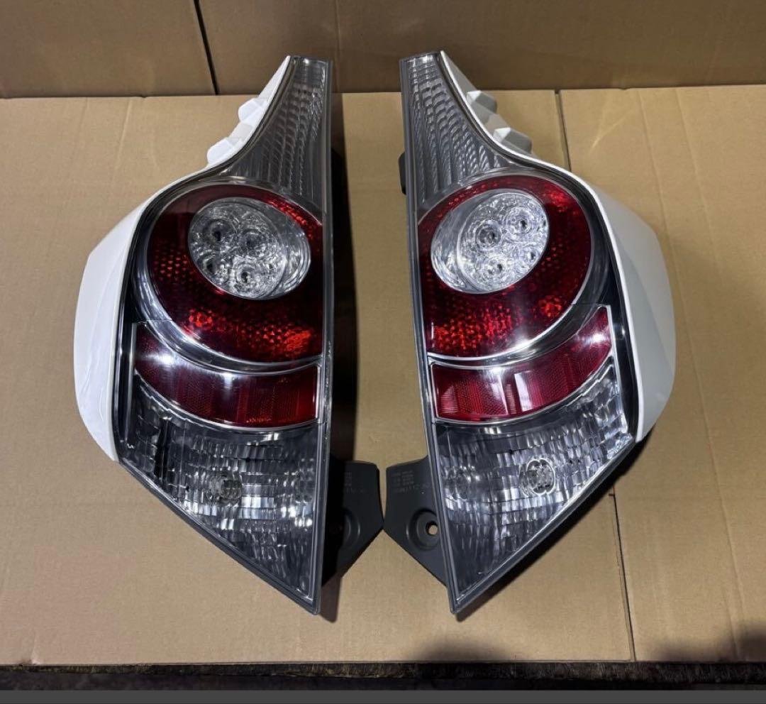 美品 アクア 純正オプションパネルNHP10 左右セット テール テールランプ