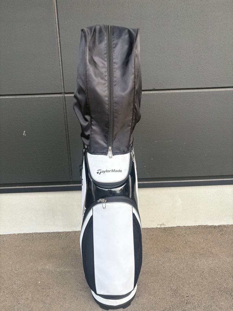 TaylorMade キャディバッグ フード付き 白黒