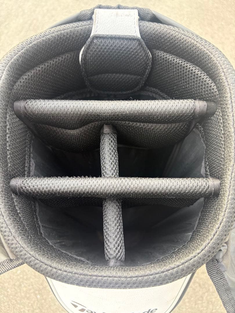 TaylorMade キャディバッグ フード付き 白黒