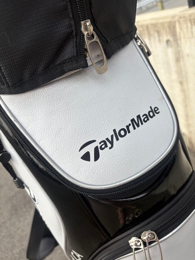 TaylorMade キャディバッグ フード付き 白黒