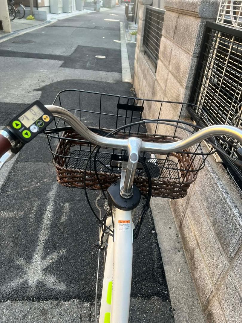 ホワイト 電動アシスト自転車 シティタイプ 前カゴ付き
