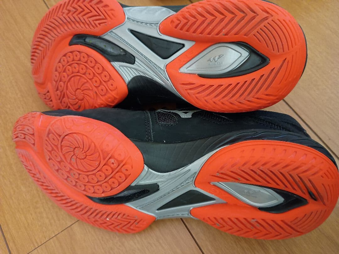 Mizuno WAVE CLAW ELITE 黒/オレンジ　24.5cm