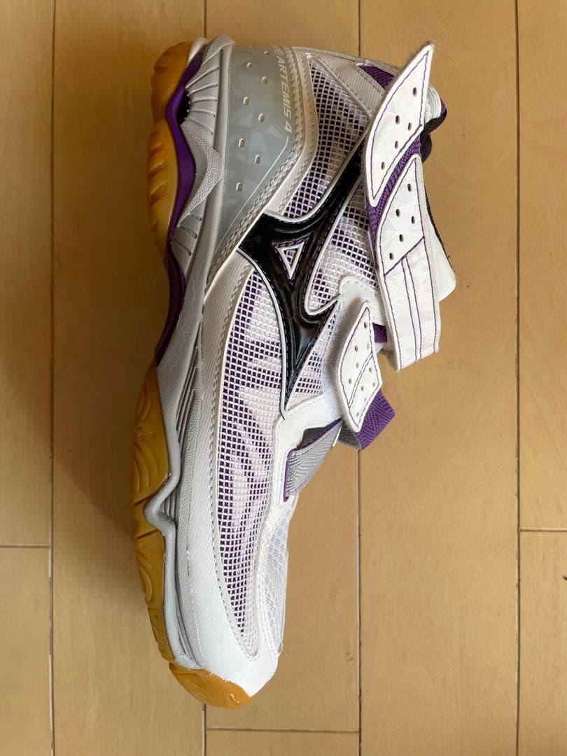 【 ミズノ】ウエーブアルテミス 4MID レディース　24.5cm