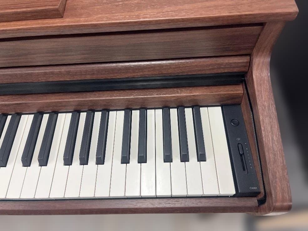 ★82633【電子ピアノ】KAWAI　CA401 MW　24年製