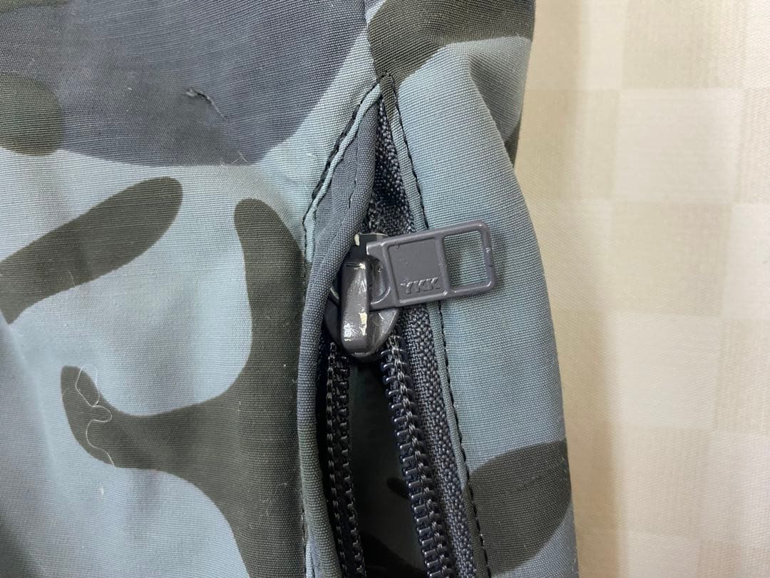e1242☆DESCENTE スノーウエア上下セット L/M カモフラージュ