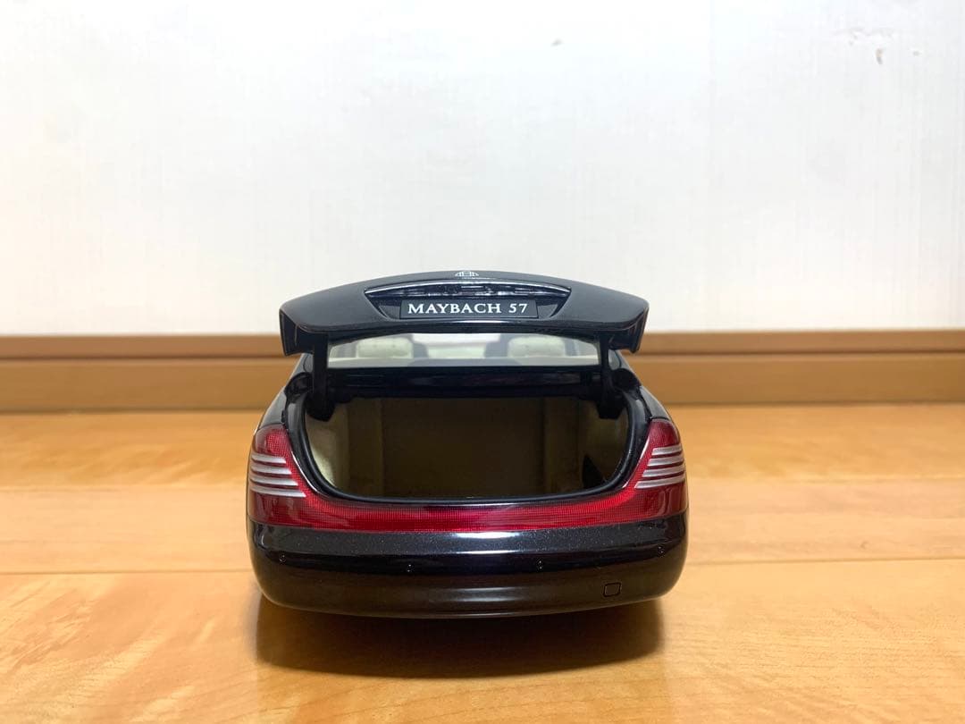 希少。AUTOART MAYBACH 57 1:18 ミニカー