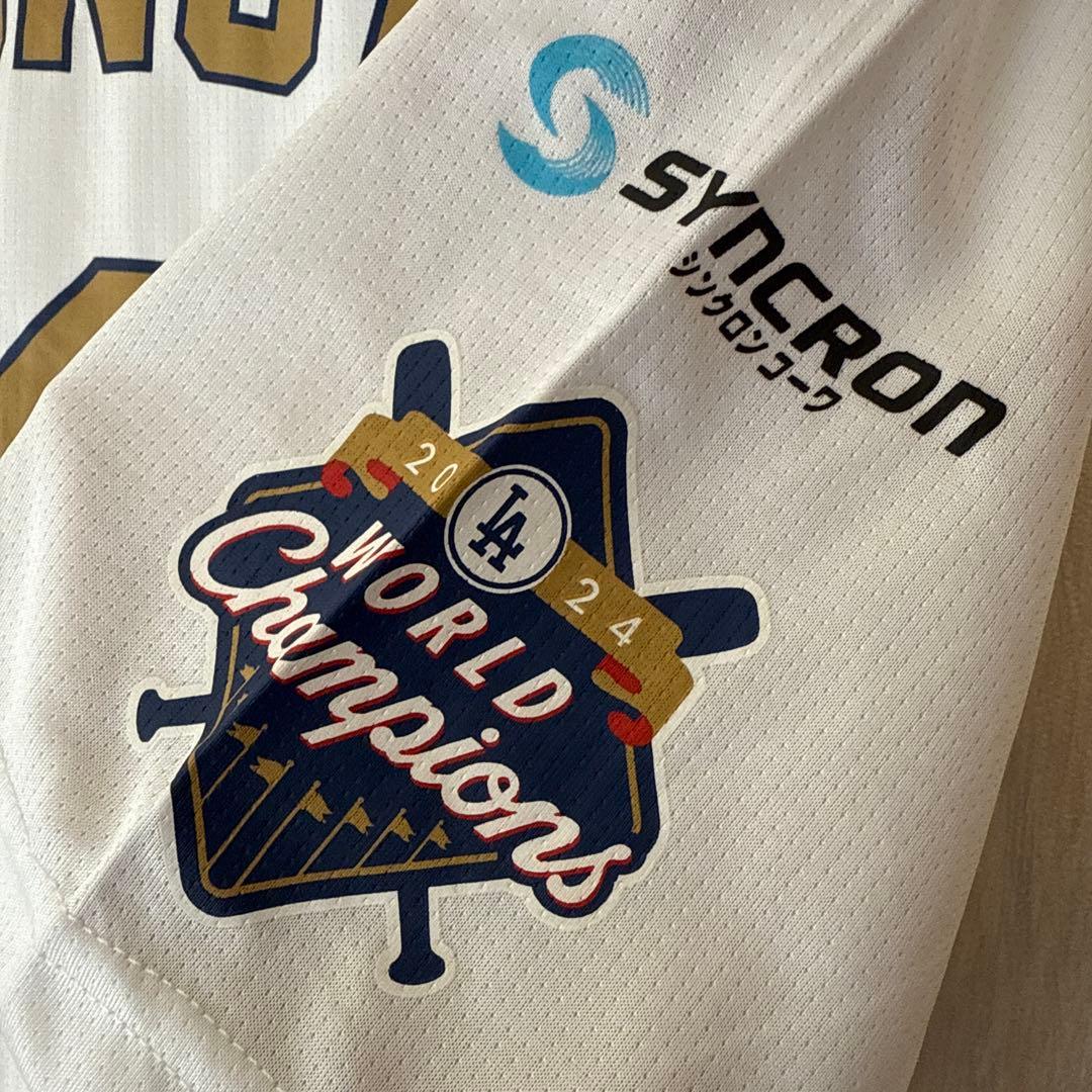 来場者限定品 MAX MUNCY ゴールドユニフォーム