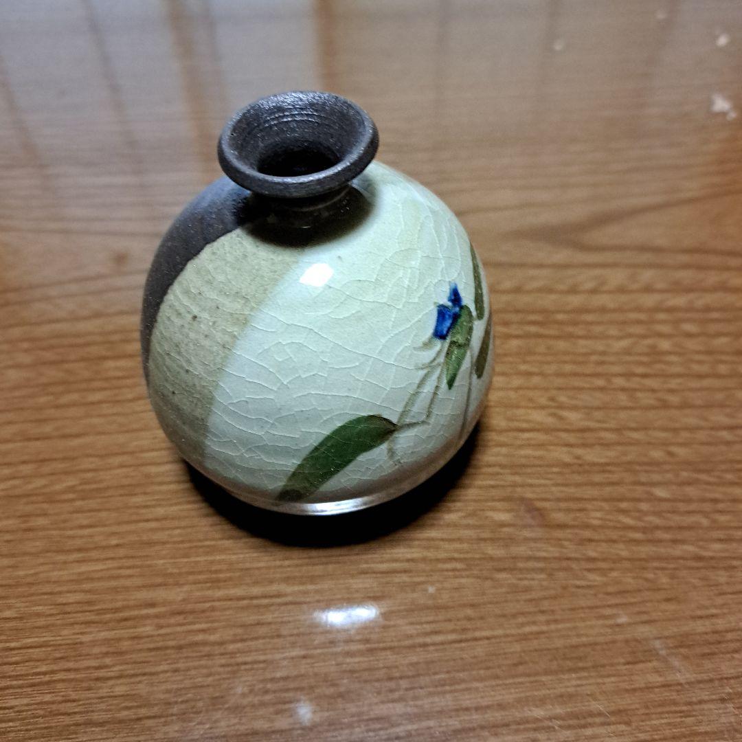 陶器製花模様小瓶と木箱