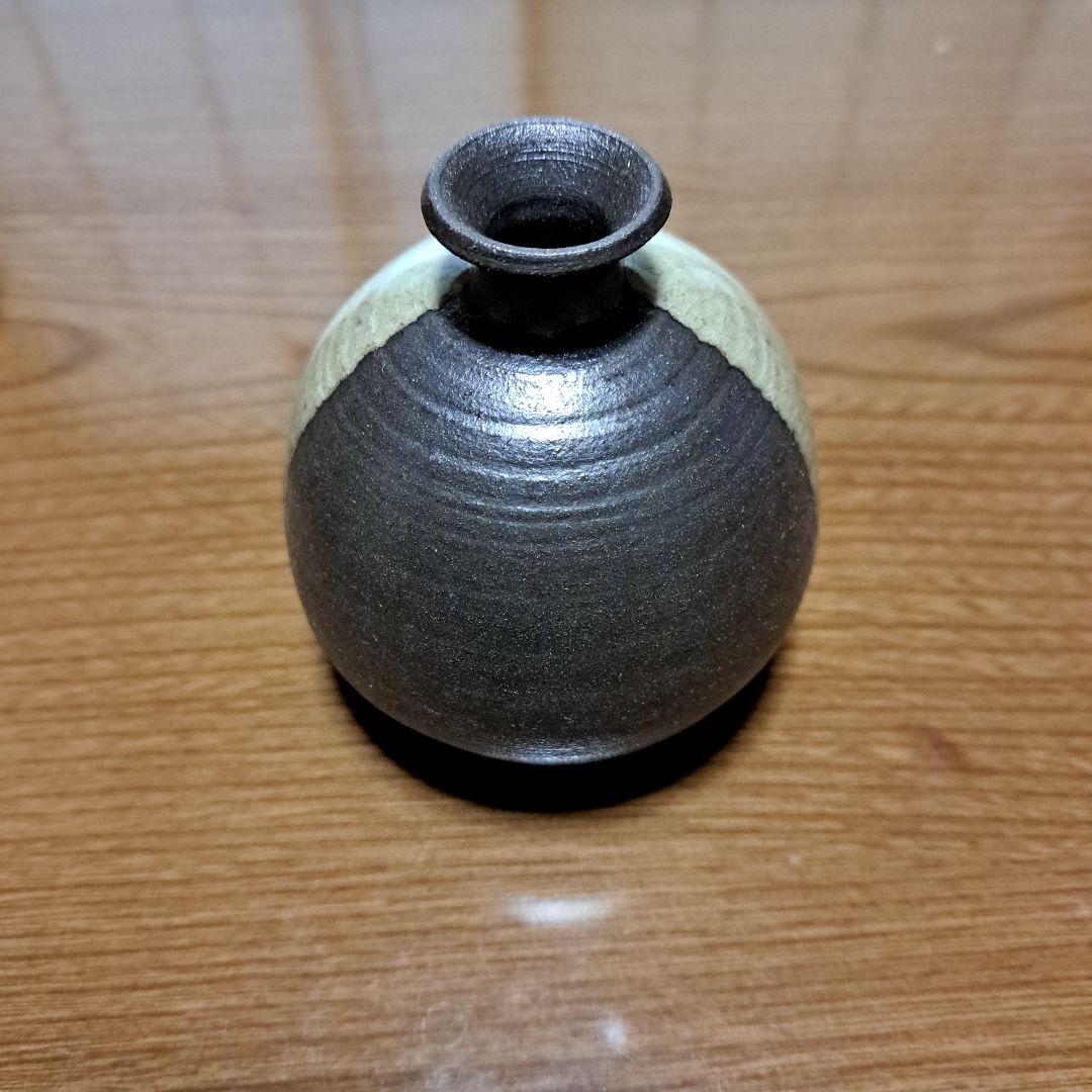 陶器製花模様小瓶と木箱