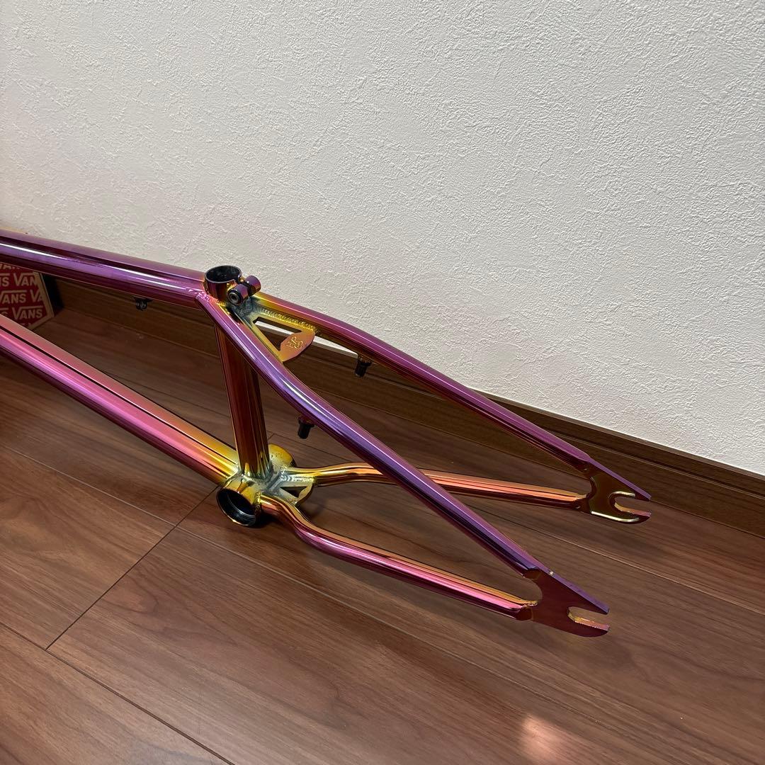 BMXフレーム　オイルスリックカラー。 ストリート