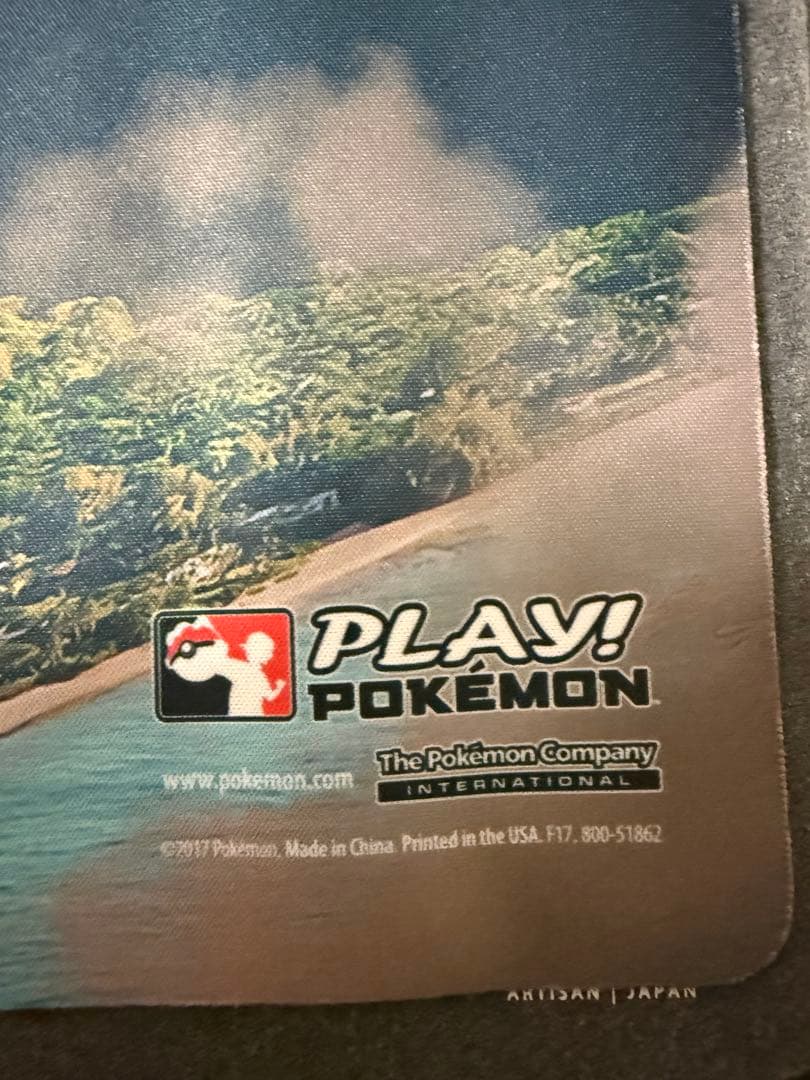 【海外限定/公式】ポケモンカード　プレイマット　ホウオウ