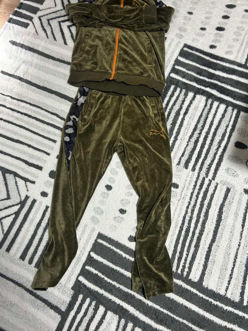 PUMA ベロアジャージ上下セット オリーブ