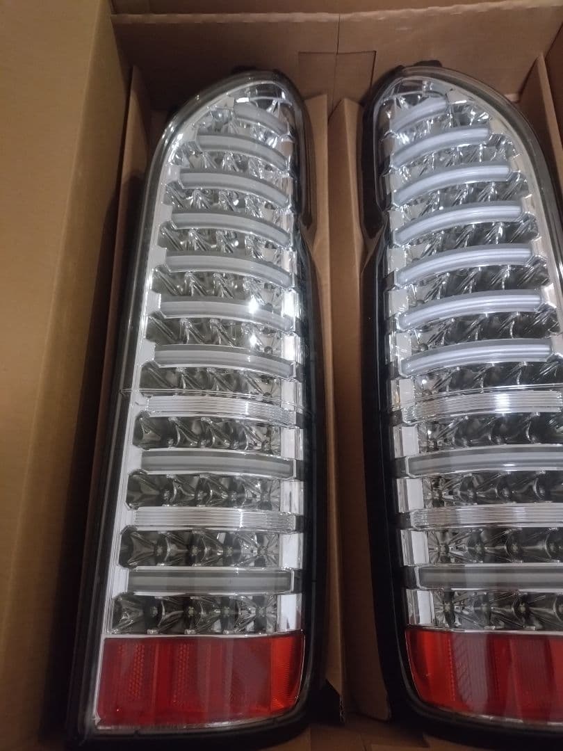 Valenti LEDジュエル　クリアテールランプ　200系ハイエース