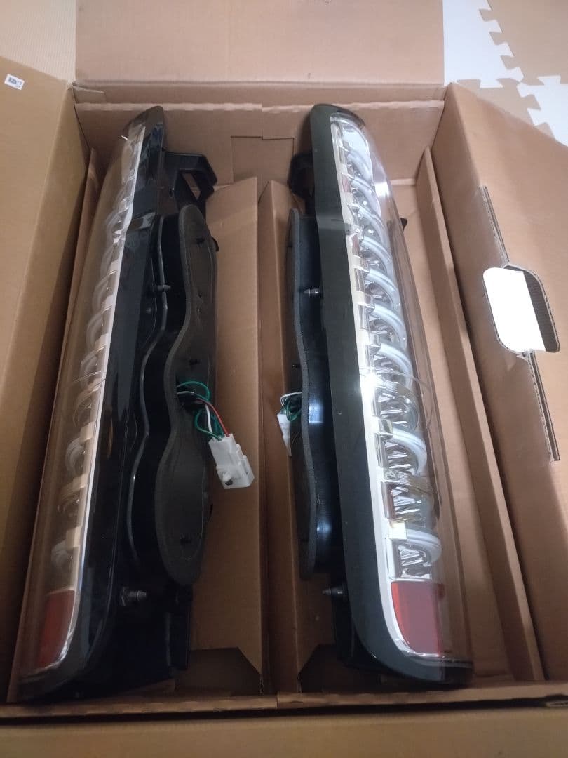 Valenti LEDジュエル　クリアテールランプ　200系ハイエース