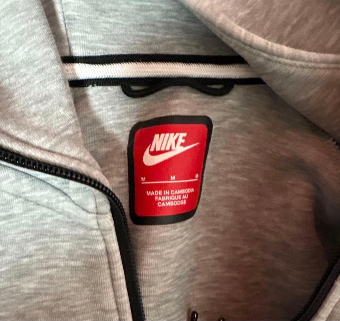 Nikeテックフリース上M下Lセットアップ￼
