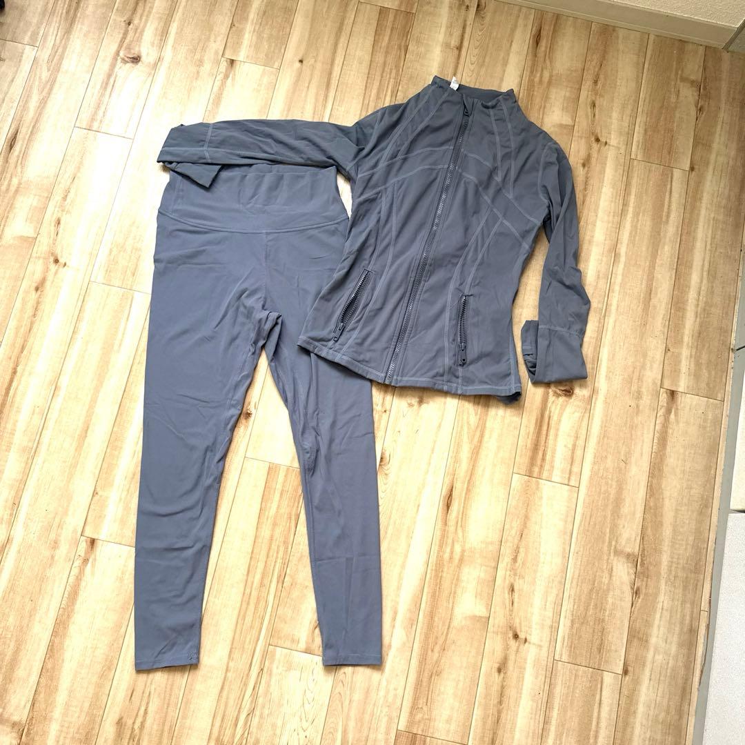 ルルレモン　グレーレギンスセットアップ