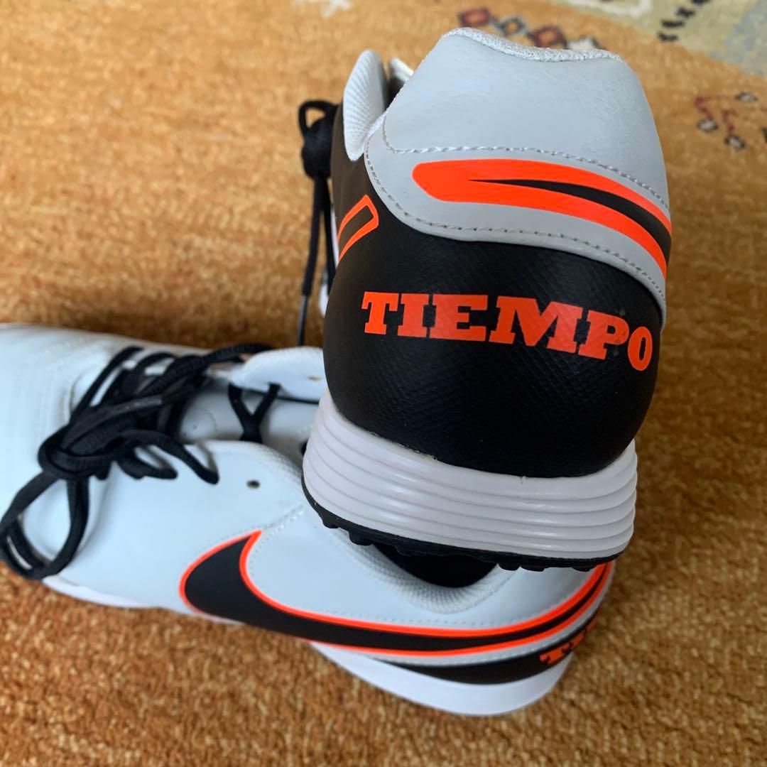 Nike Tiempo サッカーシューズ ホワイト/ブラック/オレンジ