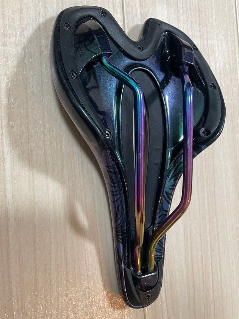 SUPACAZスパカズ サドル Oil Slick 143mm