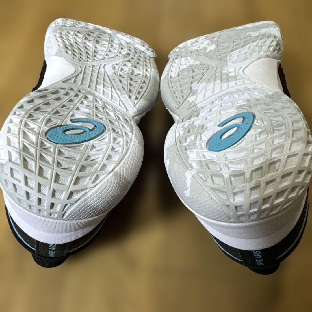 ASICS UNPRE ARS LOWバスケットボールシューズ