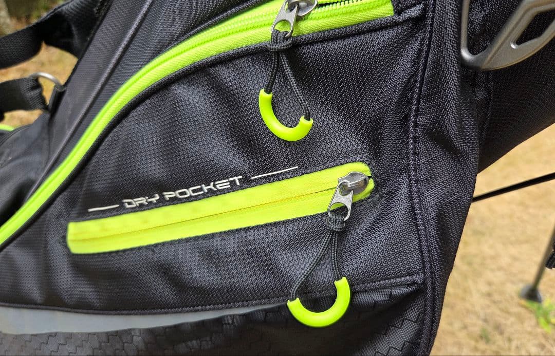 TaylorMade テーラーメイド　キャディバッグ軽量 スタンド式　フードあり