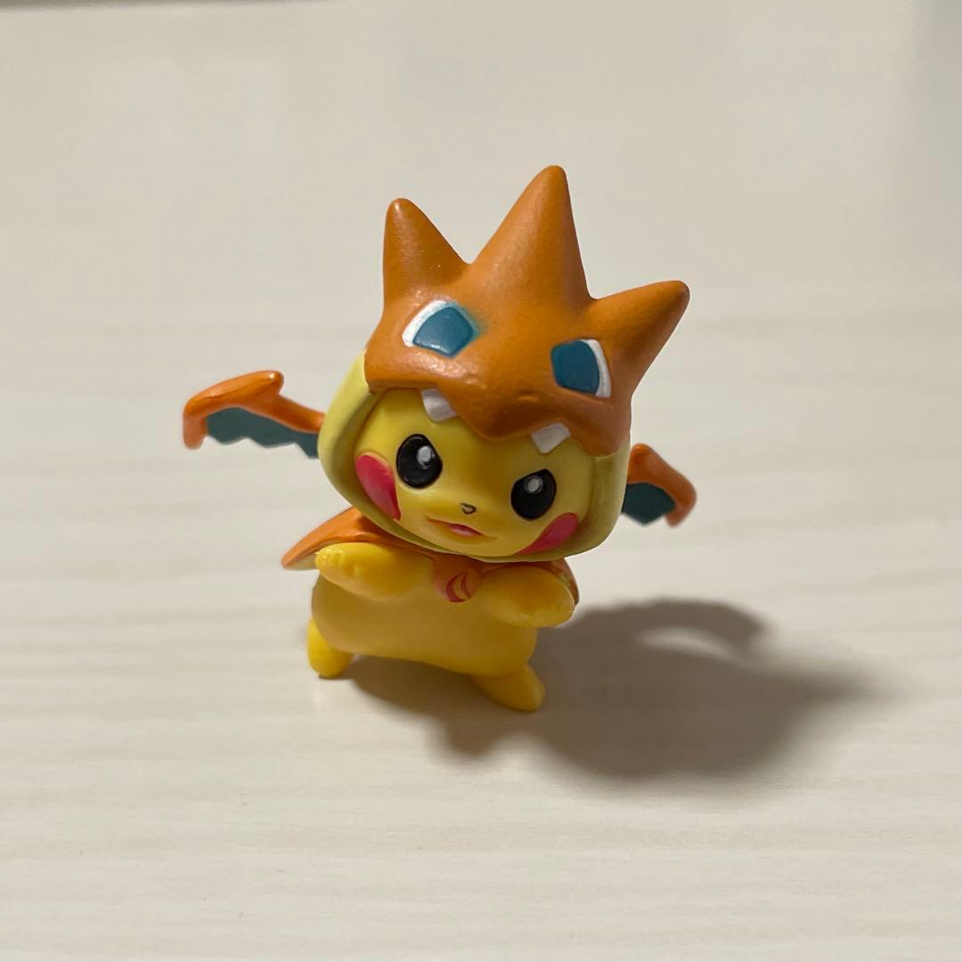 メガポンチョを着たピカチュウ ミニフィギュア メガリザードン
