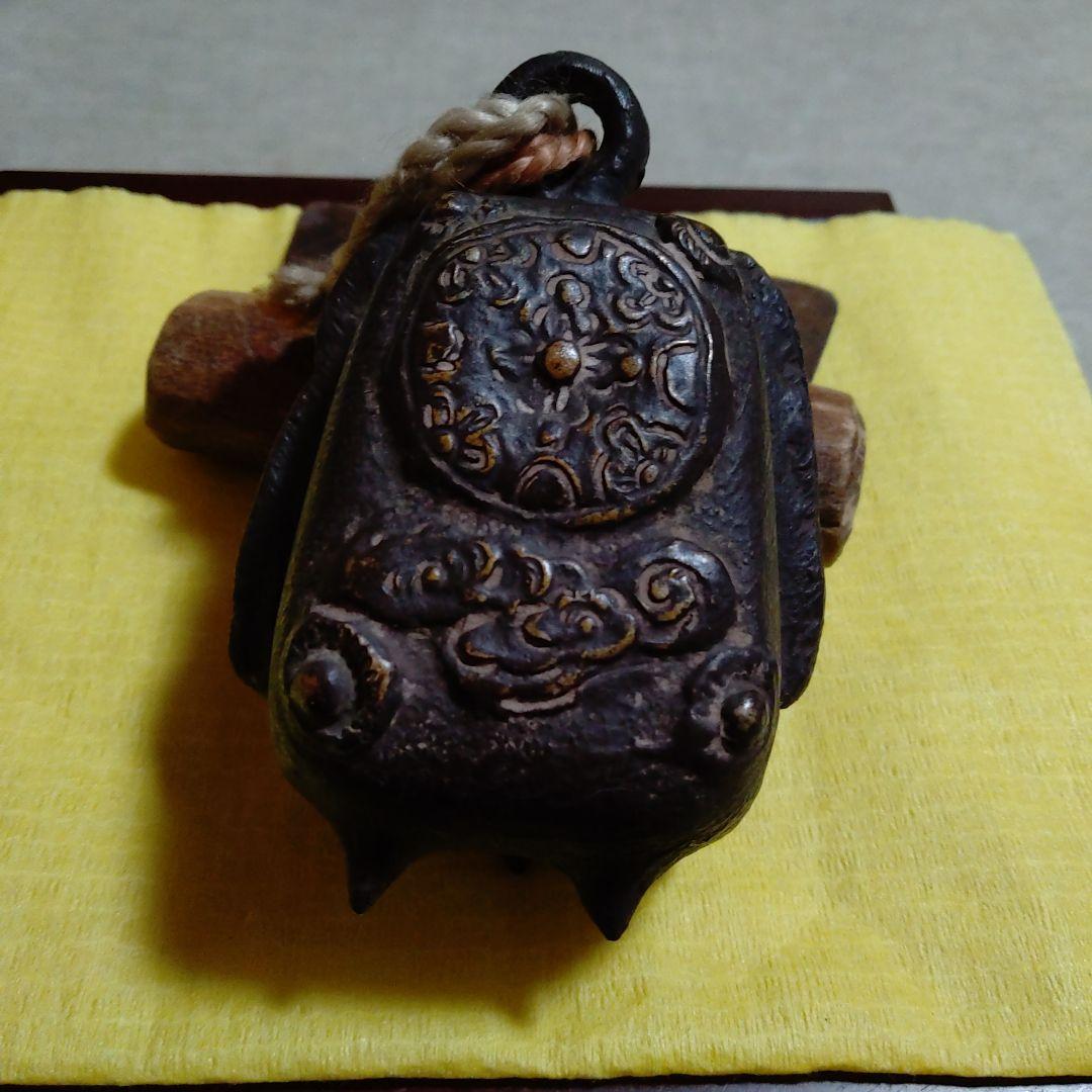 産地不明？釣り鐘です。解る方の入札を写真追加致しましたので、宜し。蔵出し