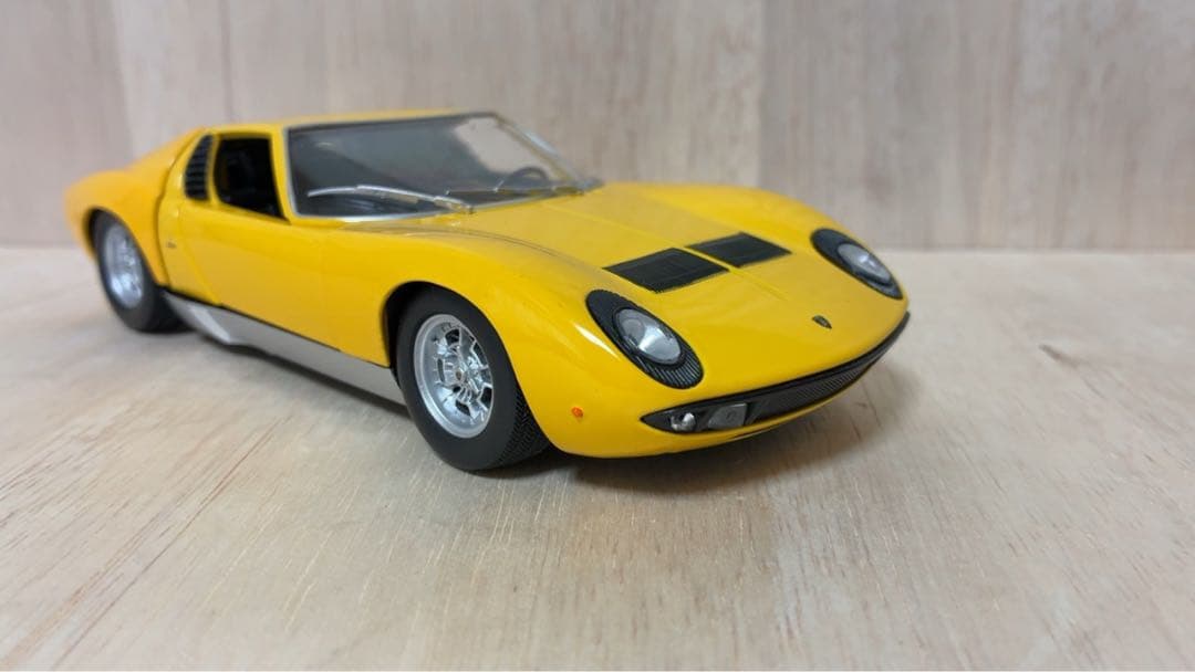 ランボルギーニ・ミウラP400 Lamborghini Miura 1/24