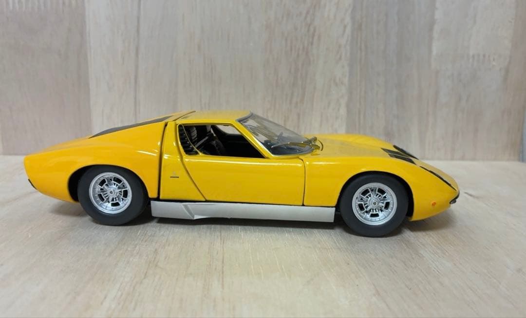 ランボルギーニ・ミウラP400 Lamborghini Miura 1/24