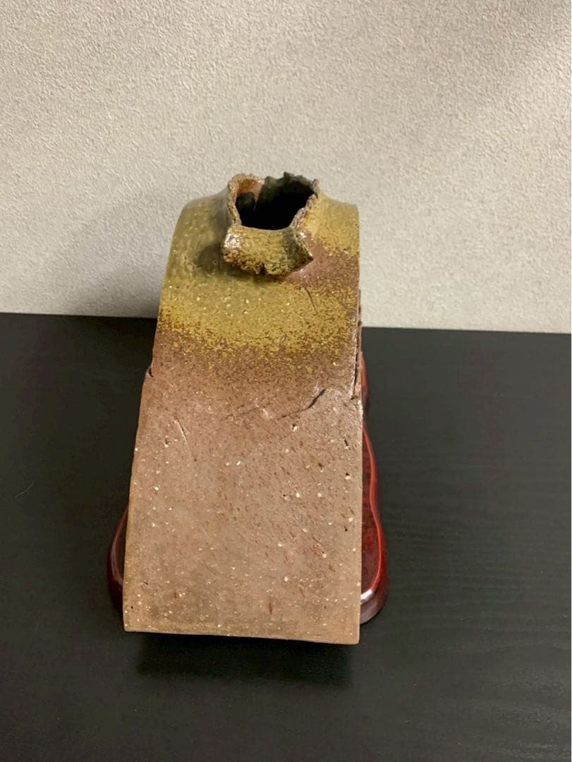 信楽焼 創作花器 富士山型 三角形陶器花器 木製台座付き