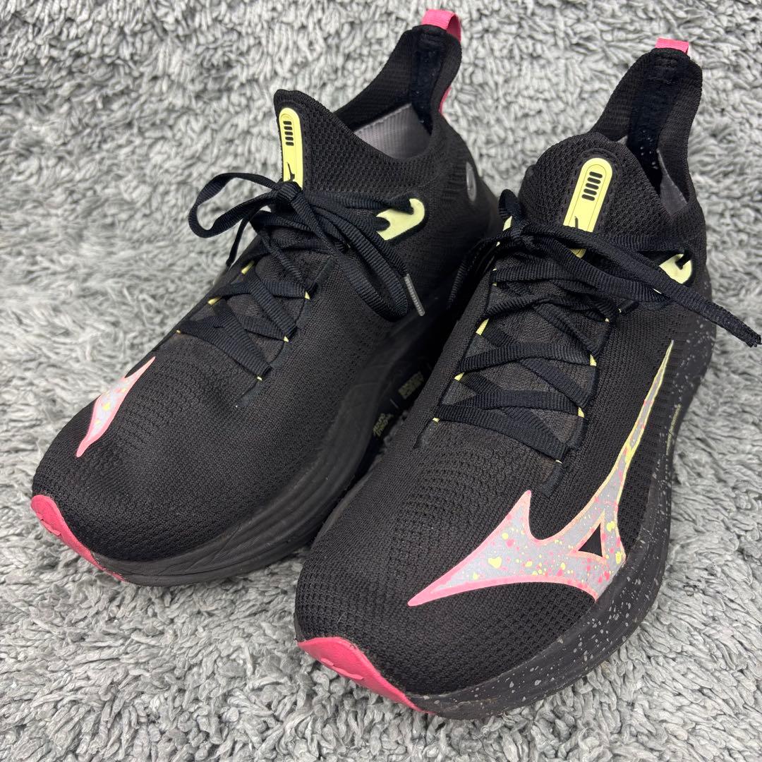 MIZUNO ネオビスタ 25.5 ランニングシューズ ブラック ピンク
