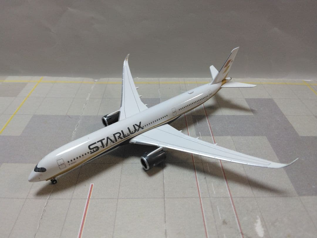 ヘルパ 　1/500　スターラックス航空 　A350-900　 STARLUX
