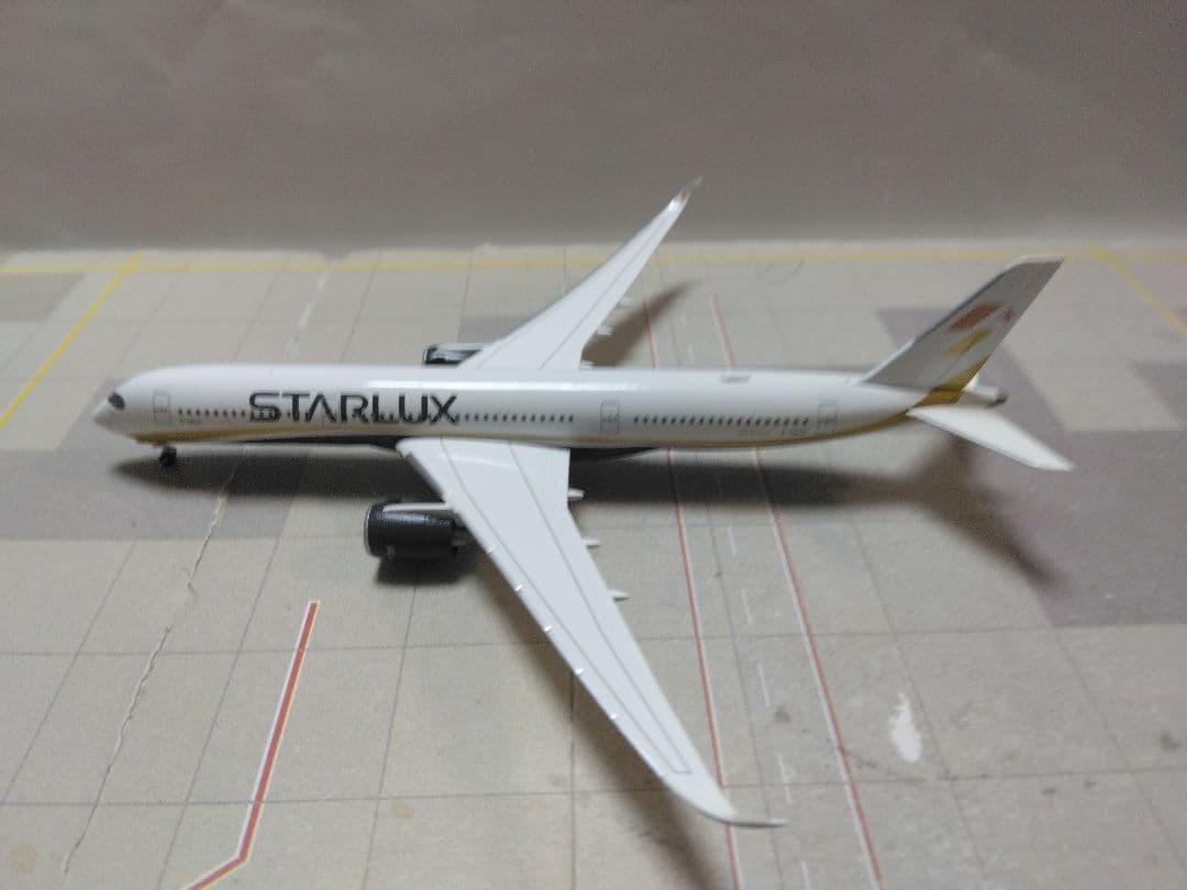 ヘルパ 　1/500　スターラックス航空 　A350-900　 STARLUX