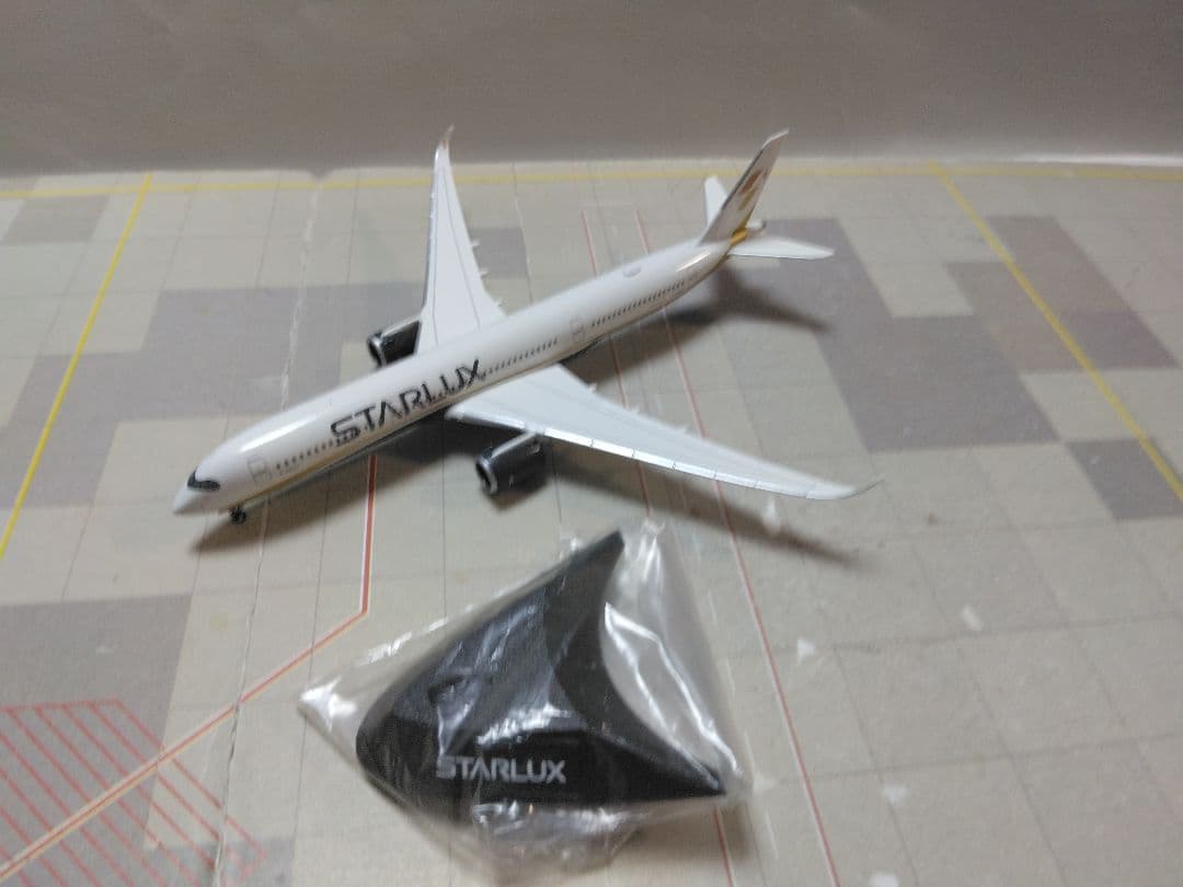 ヘルパ 　1/500　スターラックス航空 　A350-900　 STARLUX