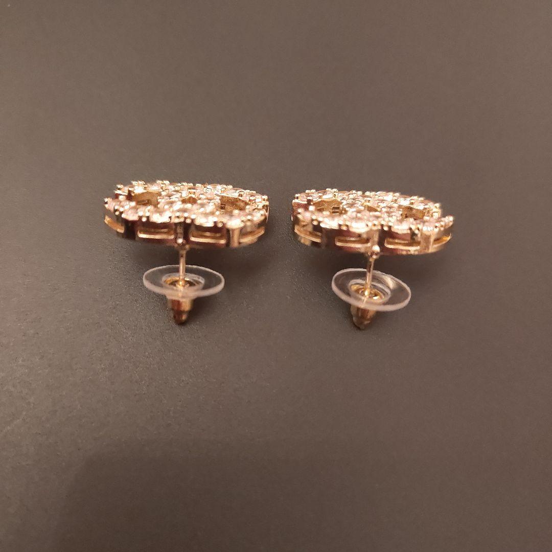 CHANELクリスタルスタッドピアス